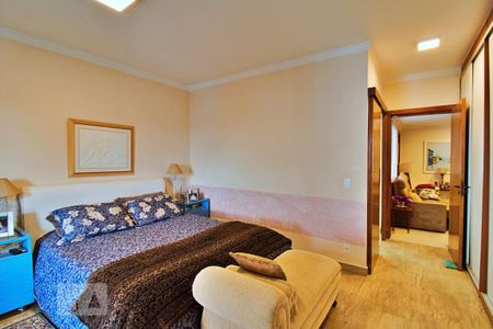 Apartamento à venda com 236m², 4 quartos e 4 vagas Apartamento à venda com 236m², 4 quartos e 4 vagasSuíte 1