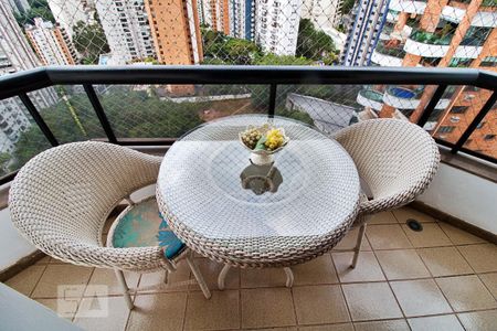 Apartamento à venda com 236m², 4 quartos e 4 vagas Apartamento à venda com 236m², 4 quartos e 4 vagasVaranda da Suíte 1