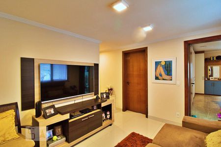 Apartamento à venda com 236m², 4 quartos e 4 vagas Apartamento à venda com 236m², 4 quartos e 4 vagasSala de TV