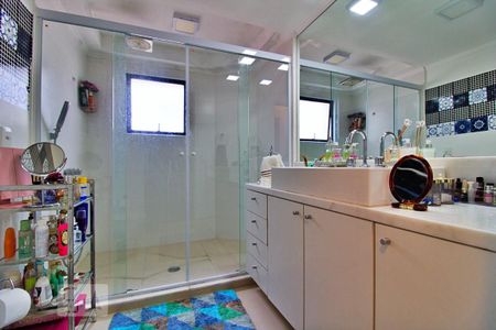 Apartamento à venda com 236m², 4 quartos e 4 vagas Apartamento à venda com 236m², 4 quartos e 4 vagasBanheiro da Suíte 1