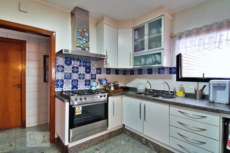 Apartamento à venda com 236m², 4 quartos e 4 vagas Apartamento à venda com 236m², 4 quartos e 4 vagasCozinha