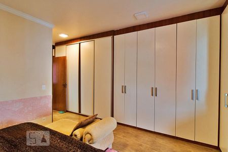 Apartamento à venda com 236m², 4 quartos e 4 vagas Apartamento à venda com 236m², 4 quartos e 4 vagasSuíte 1