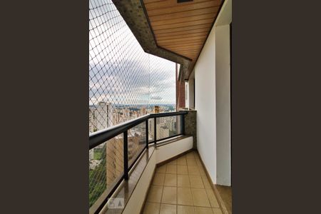 Apartamento à venda com 236m², 4 quartos e 4 vagas Apartamento à venda com 236m², 4 quartos e 4 vagasVaranda da Suíte 2