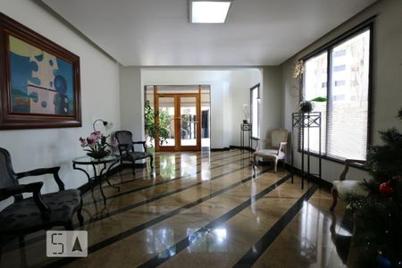 Apartamento à venda com 236m², 4 quartos e 4 vagasHall social