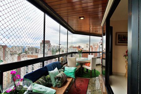 Apartamento à venda com 236m², 4 quartos e 4 vagas Apartamento à venda com 236m², 4 quartos e 4 vagasVaranda da Sala