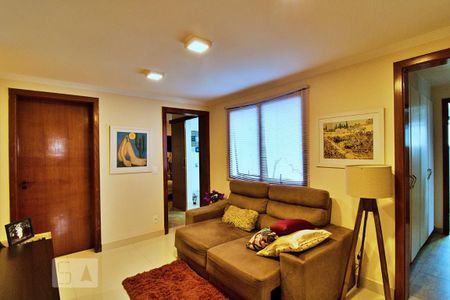 Apartamento à venda com 236m², 4 quartos e 4 vagas Apartamento à venda com 236m², 4 quartos e 4 vagasSala de TV