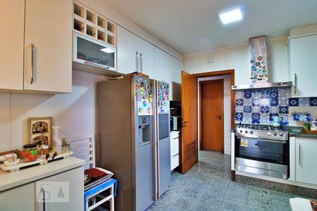 Apartamento à venda com 236m², 4 quartos e 4 vagas Apartamento à venda com 236m², 4 quartos e 4 vagasCozinha