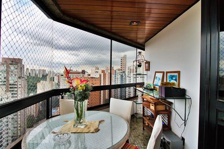 Apartamento à venda com 236m², 4 quartos e 4 vagas Apartamento à venda com 236m², 4 quartos e 4 vagasVaranda da Sala