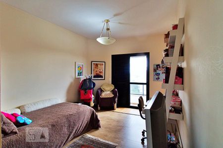 Apartamento à venda com 236m², 4 quartos e 4 vagas Apartamento à venda com 236m², 4 quartos e 4 vagasSuíte 2