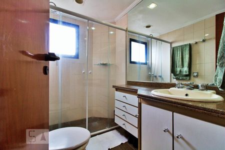 Apartamento à venda com 236m², 4 quartos e 4 vagas Apartamento à venda com 236m², 4 quartos e 4 vagasBanheiro da Suíte 3