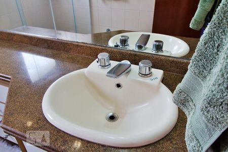 Apartamento à venda com 236m², 4 quartos e 4 vagas Apartamento à venda com 236m², 4 quartos e 4 vagasBanheiro da Suíte 3