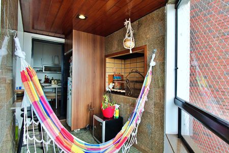 Apartamento à venda com 236m², 4 quartos e 4 vagas Apartamento à venda com 236m², 4 quartos e 4 vagasVaranda da Sala