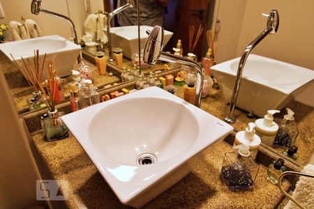 Apartamento à venda com 236m², 4 quartos e 4 vagas Apartamento à venda com 236m², 4 quartos e 4 vagasLavabo