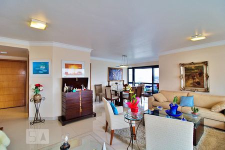 Apartamento à venda com 236m², 4 quartos e 4 vagas Apartamento à venda com 236m², 4 quartos e 4 vagasSala