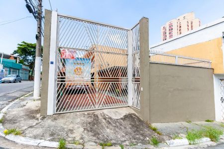 Casa à venda com 198m², 2 quartos e 5 vagas Casa à venda com 198m², 2 quartos e 5 vagasFachada