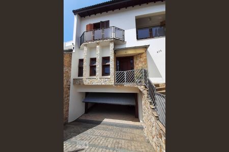 Casa à venda com 460m², 4 quartos e 6 vagasFachada