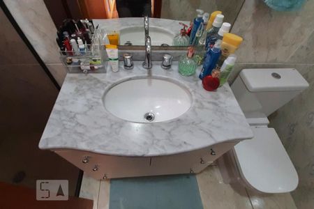 Casa à venda com 460m², 4 quartos e 6 vagasBanheiro Suite 2