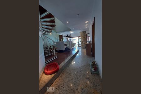 Escadas de casa à venda com 4 quartos, 460m² em Vila Lúcia, São Paulo