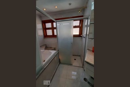 Casa à venda com 460m², 4 quartos e 6 vagasBanheiro Suite Master