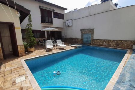 Casa à venda com 460m², 4 quartos e 6 vagasPiscina