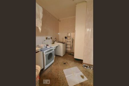 Casa à venda com 460m², 4 quartos e 6 vagasLavanderia