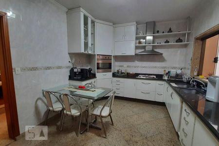 Casa à venda com 460m², 4 quartos e 6 vagasCozinha