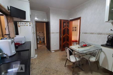 Casa à venda com 460m², 4 quartos e 6 vagasCozinha