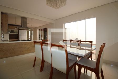 Casa à venda com 240m², 3 quartos e 4 vagasCozinha e sala de jantar