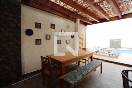 Casa à venda com 240m², 3 quartos e 4 vagasVaranda Gourmet