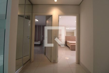 Casa à venda com 240m², 3 quartos e 4 vagasCorredor