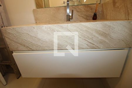 Casa à venda com 240m², 3 quartos e 4 vagasBanheiro Social