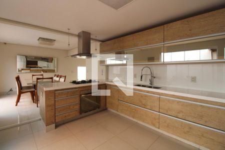 Casa à venda com 240m², 3 quartos e 4 vagasCozinha e sala de jantar