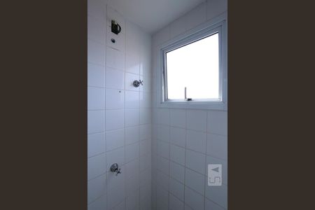 Banheiro de apartamento para alugar com 2 quartos, 48m² em Vila Ré, São Paulo