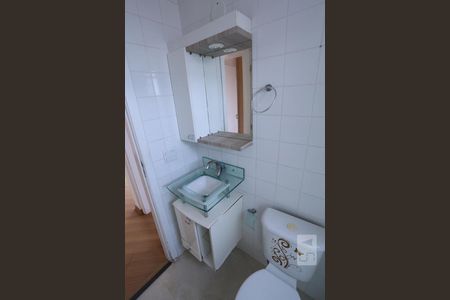 Banheiro de apartamento para alugar com 2 quartos, 48m² em Vila Ré, São Paulo