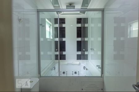 Casa à venda com 318m², 3 quartos e 2 vagasBanheiro da Suíte