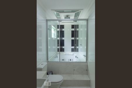 Casa à venda com 318m², 3 quartos e 2 vagasBanheiro da Suíte