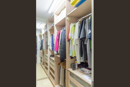Casa à venda com 318m², 3 quartos e 2 vagasCloset da suíte