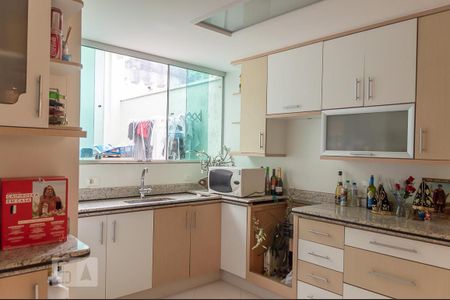 Casa à venda com 318m², 3 quartos e 2 vagasCozinha