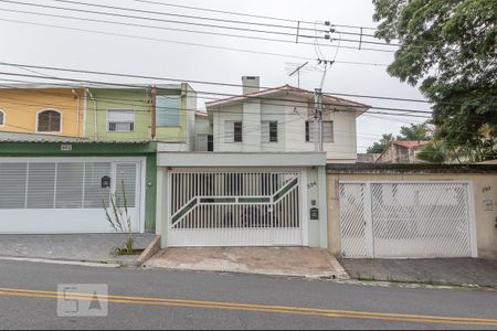 Casa à venda com 318m², 3 quartos e 2 vagasFachada