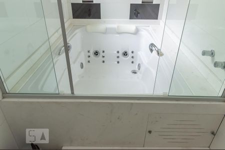 Casa à venda com 318m², 3 quartos e 2 vagasBanheiro da Suíte