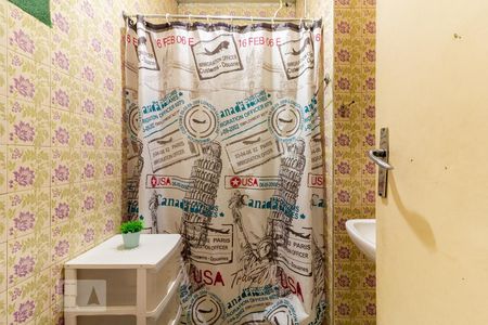 Casa à venda com 98m², 2 quartos e 1 vaga Casa à venda com 98m², 2 quartos e 1 vagaBanheiro