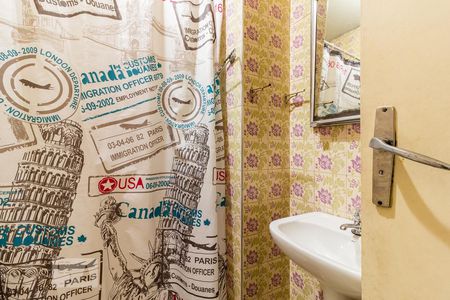 Casa à venda com 98m², 2 quartos e 1 vaga Casa à venda com 98m², 2 quartos e 1 vagaBanheiro