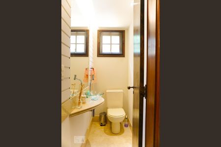 Casa de condomínio à venda com 263m², 4 quartos e 3 vagasLavabo