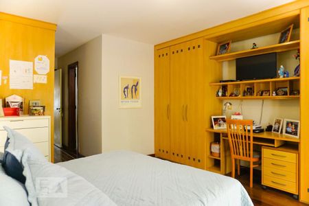 Casa de condomínio à venda com 263m², 4 quartos e 3 vagasSuíte 2