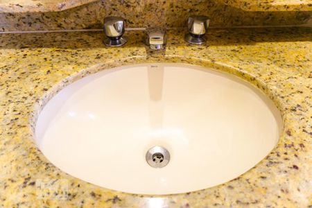 Casa de condomínio à venda com 263m², 4 quartos e 3 vagasDetalhe do Banheiro da Suíte 1