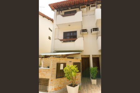 Casa de condomínio à venda com 263m², 4 quartos e 3 vagasFachada