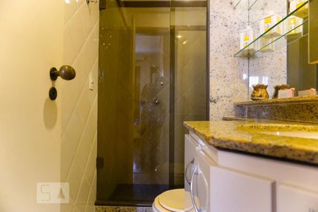 Casa de condomínio à venda com 263m², 4 quartos e 3 vagasBanheiro da Suíte 1