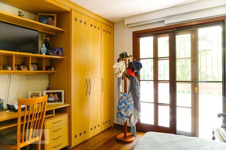 Casa de condomínio à venda com 263m², 4 quartos e 3 vagasSuíte 2