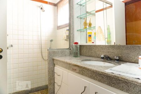 Casa de condomínio à venda com 263m², 4 quartos e 3 vagasBanheiro da Suíte 2