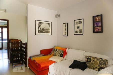 Casa de condomínio à venda com 263m², 4 quartos e 3 vagasSala de TV